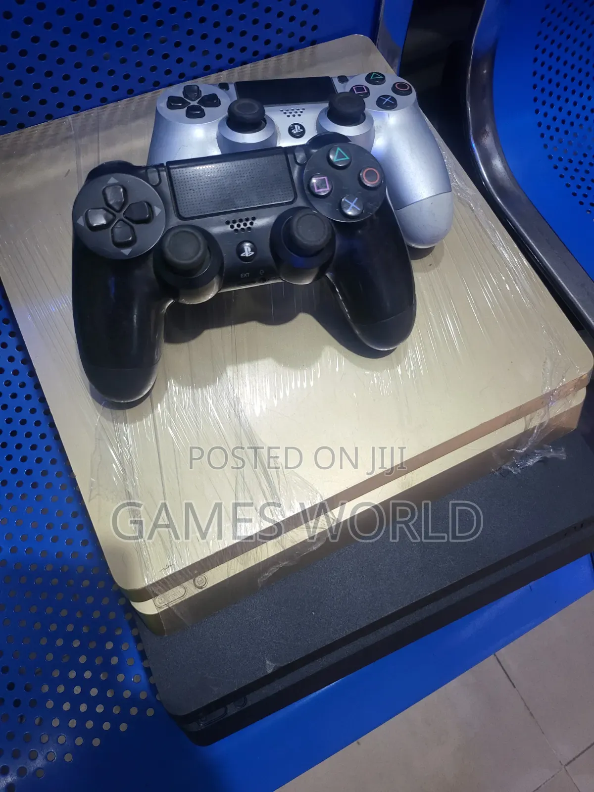 Playstation4 Slim With Games and 2pads