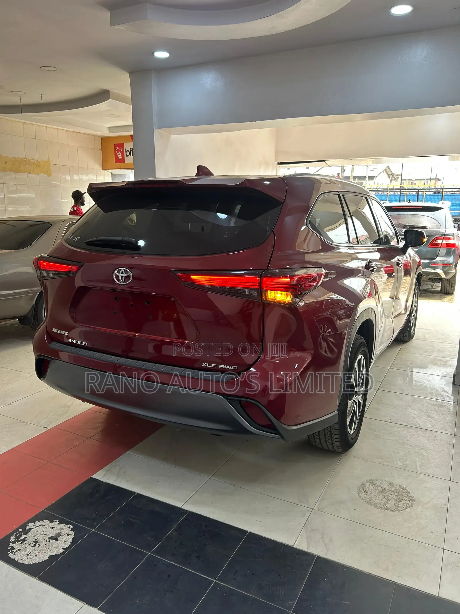 Toyota Highlander XLE 2021 Red