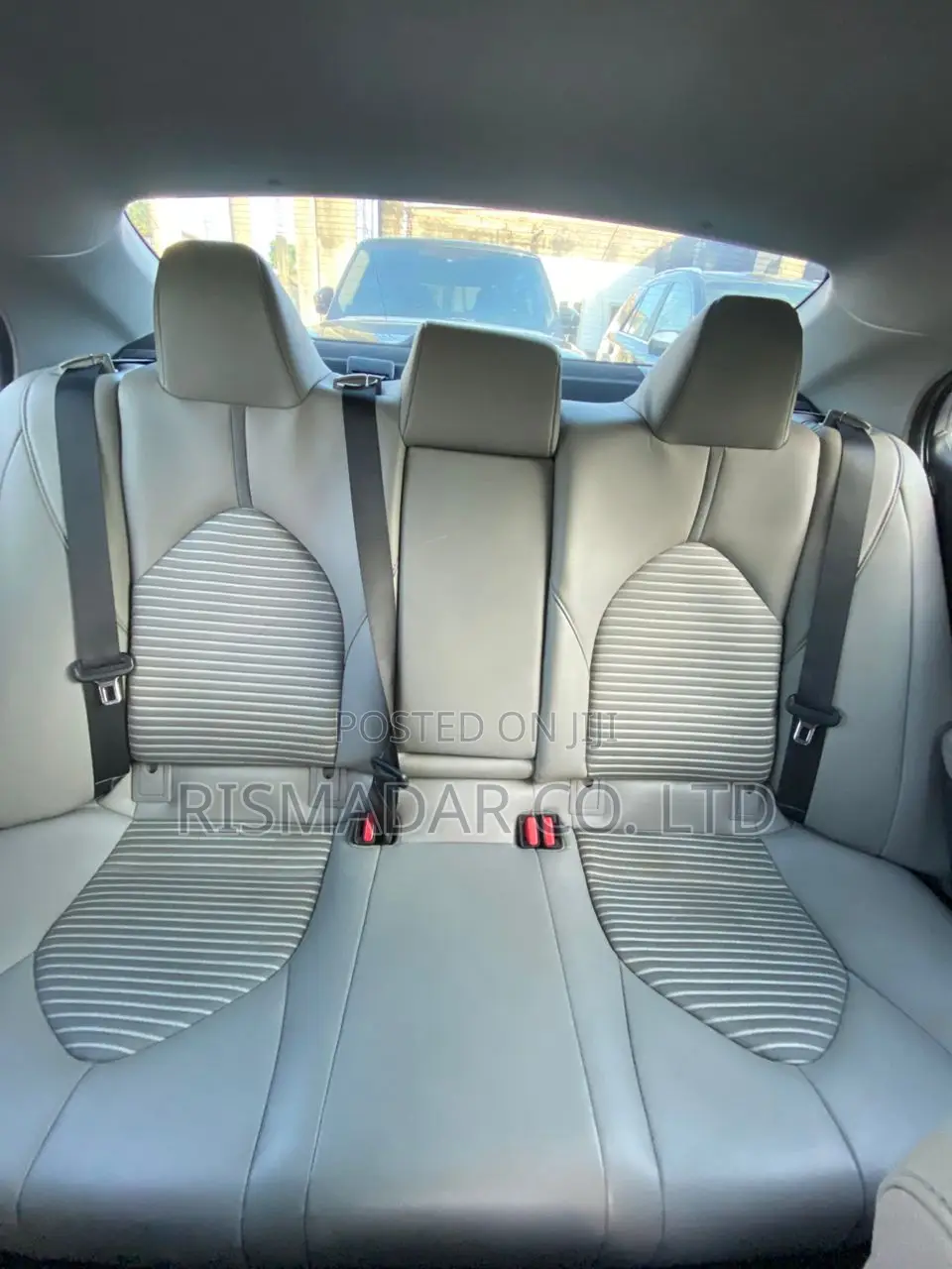 Toyota Camry LE FWD (2.5L 4cyl 8AM) 2018 Gray
