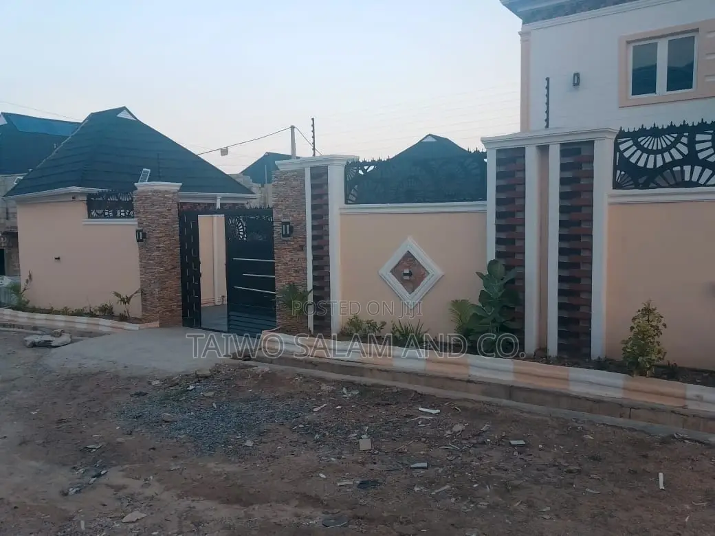 5bdrm Duplex in Akala Express for sale