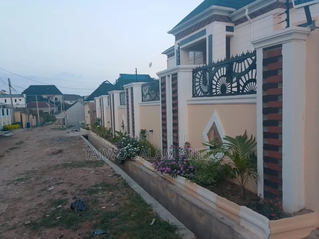 5bdrm Duplex in Akala Express for sale