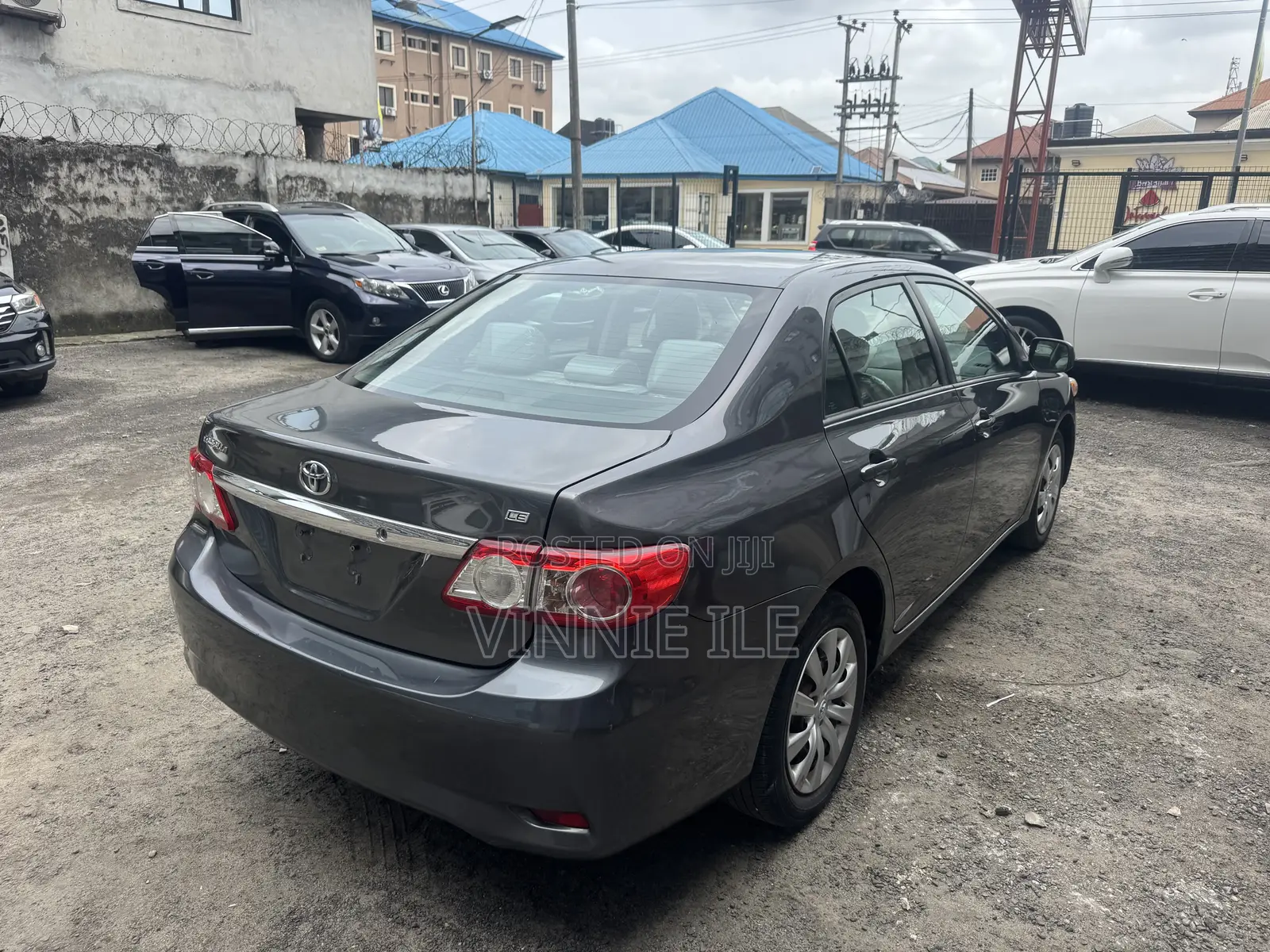Toyota Corolla LE 4dr Sedan (1.8L 4cyl 4A) 2012