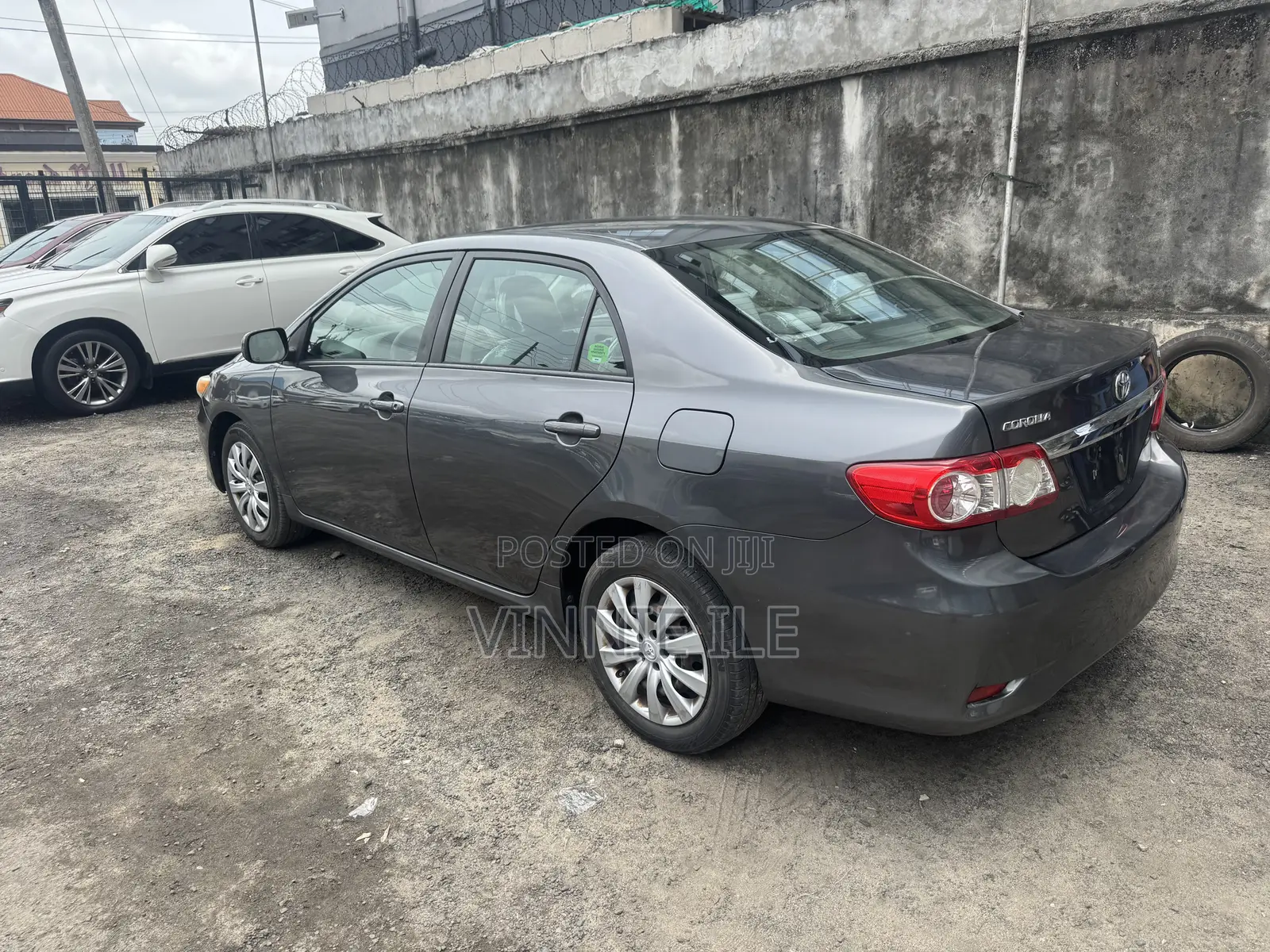 Toyota Corolla LE 4dr Sedan (1.8L 4cyl 4A) 2012
