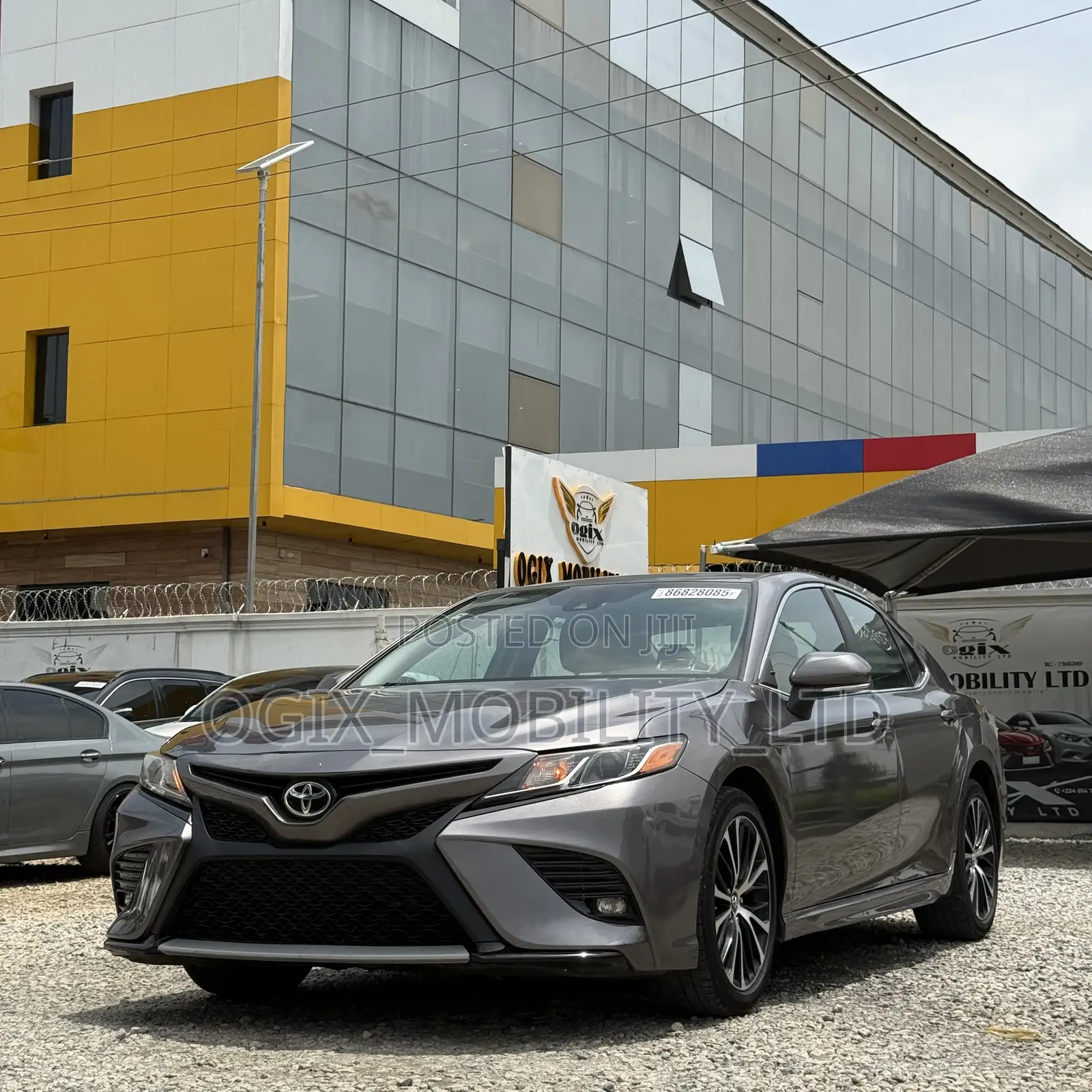 Toyota Camry SE (2.5L 4cyl 8A) 2019 Gray