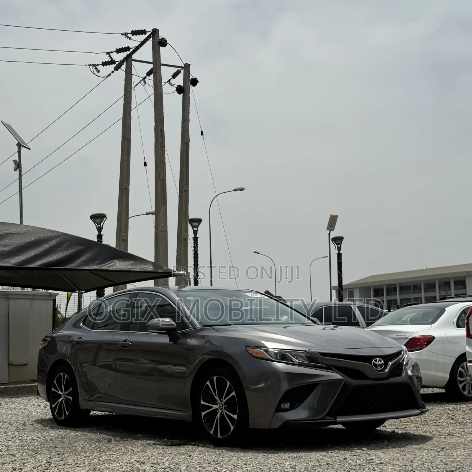 Toyota Camry SE (2.5L 4cyl 8A) 2019 Gray