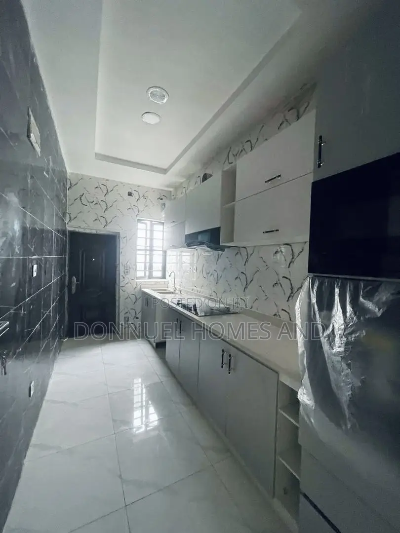 3bdrm Townhouse / Terrace in Ikota for rent