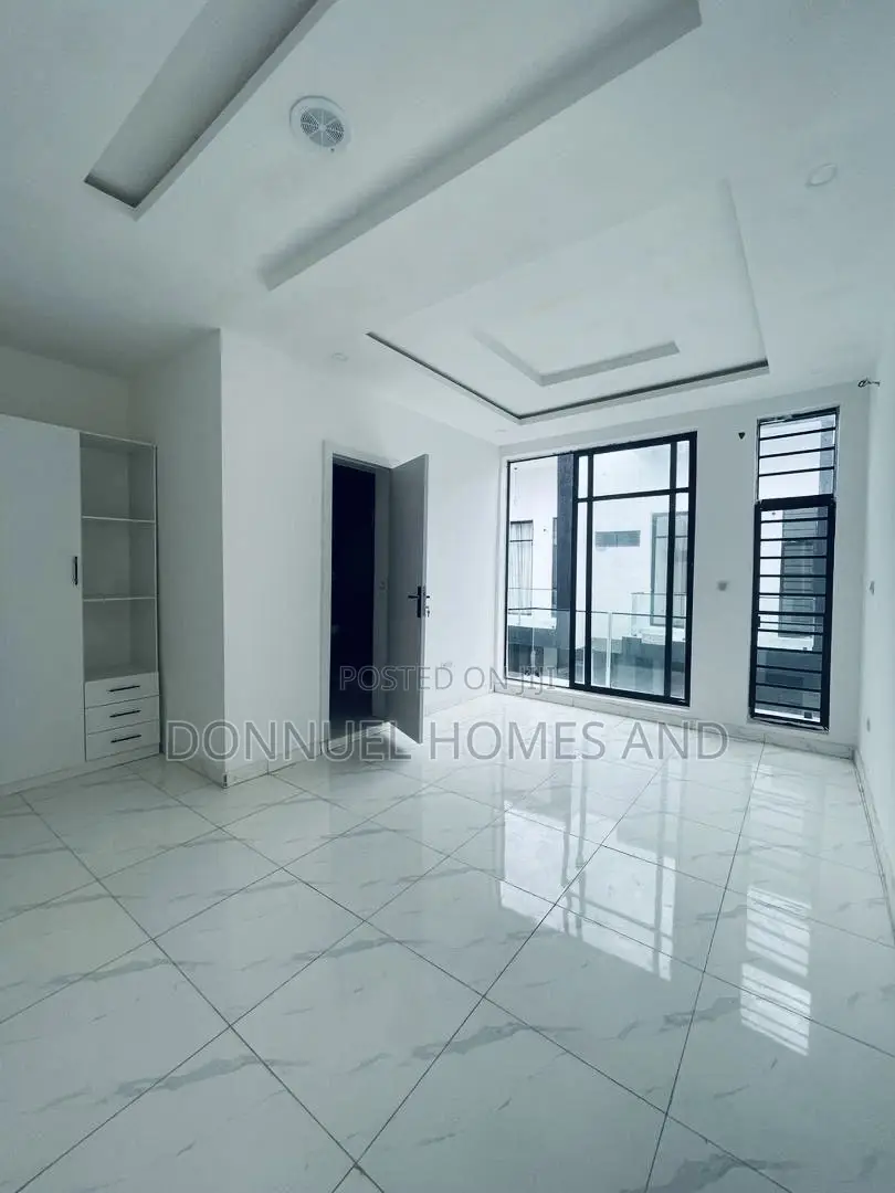 3bdrm Townhouse / Terrace in Ikota for rent