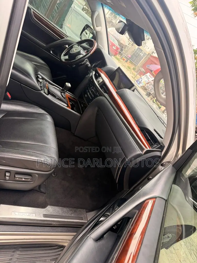 Lexus LX 570 AWD 2019 Silver