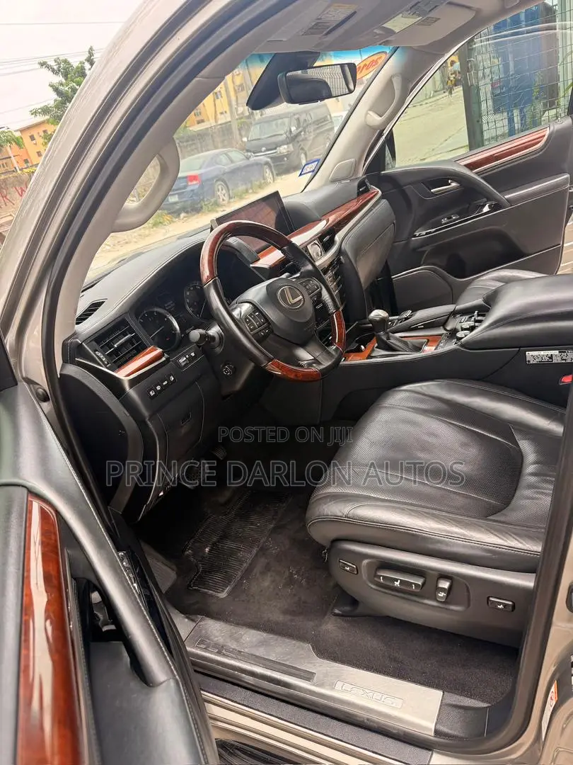Lexus LX 570 AWD 2019 Silver