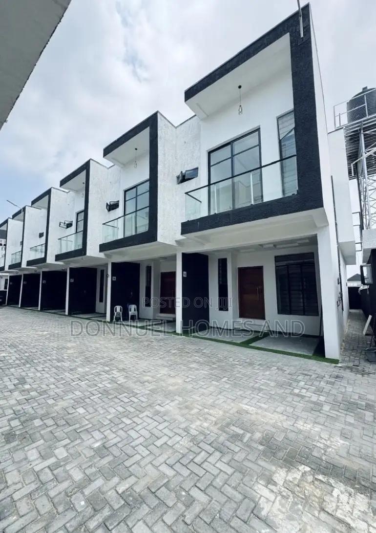 3bdrm Townhouse / Terrace in Ikota for rent