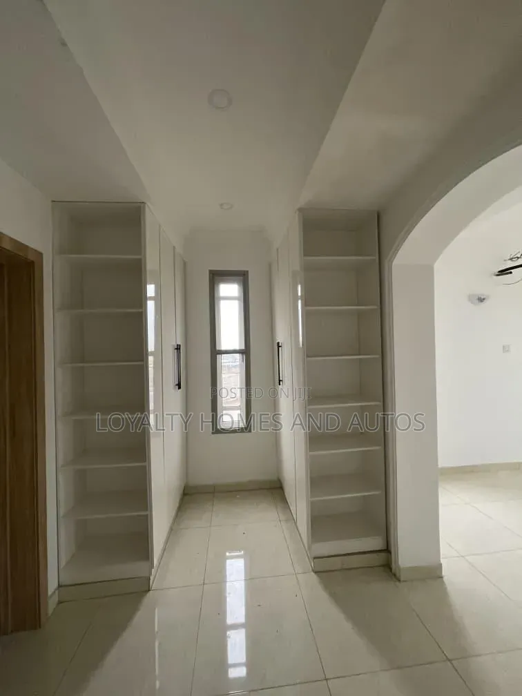2bdrm House in Victoria Island Extension for sale