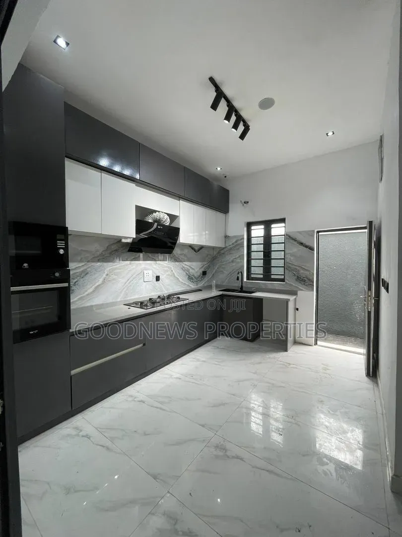 3bdrm Townhouse / Terrace in Lekki County Home, for rent