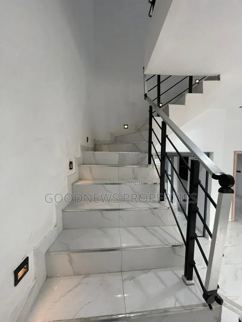 3bdrm Townhouse / Terrace in Lekki County Home, for rent