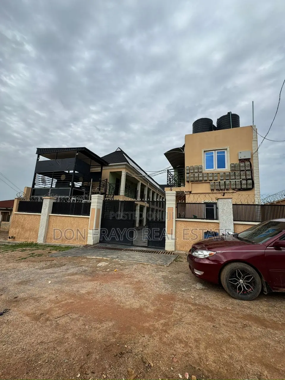 20bdrm Apartment in Apete Poly Area for sale