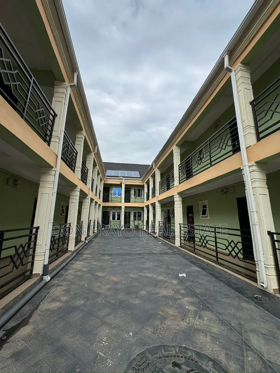 20bdrm Apartment in Apete Poly Area for sale