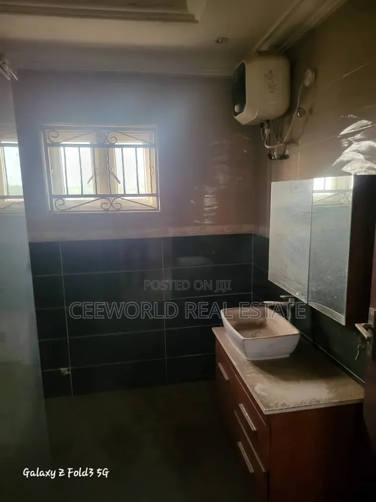 1bdrm Penthouse in Alalubosa Gra for rent