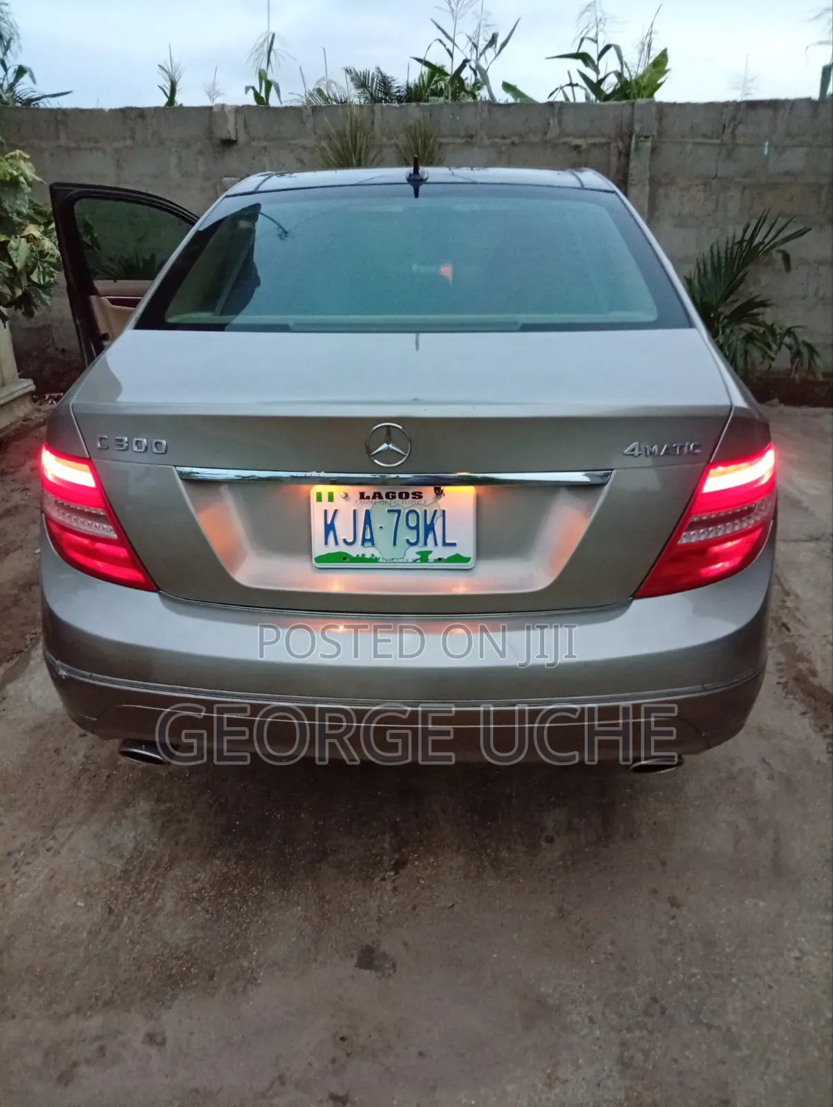 Mercedes-Benz C300 2009 Gold