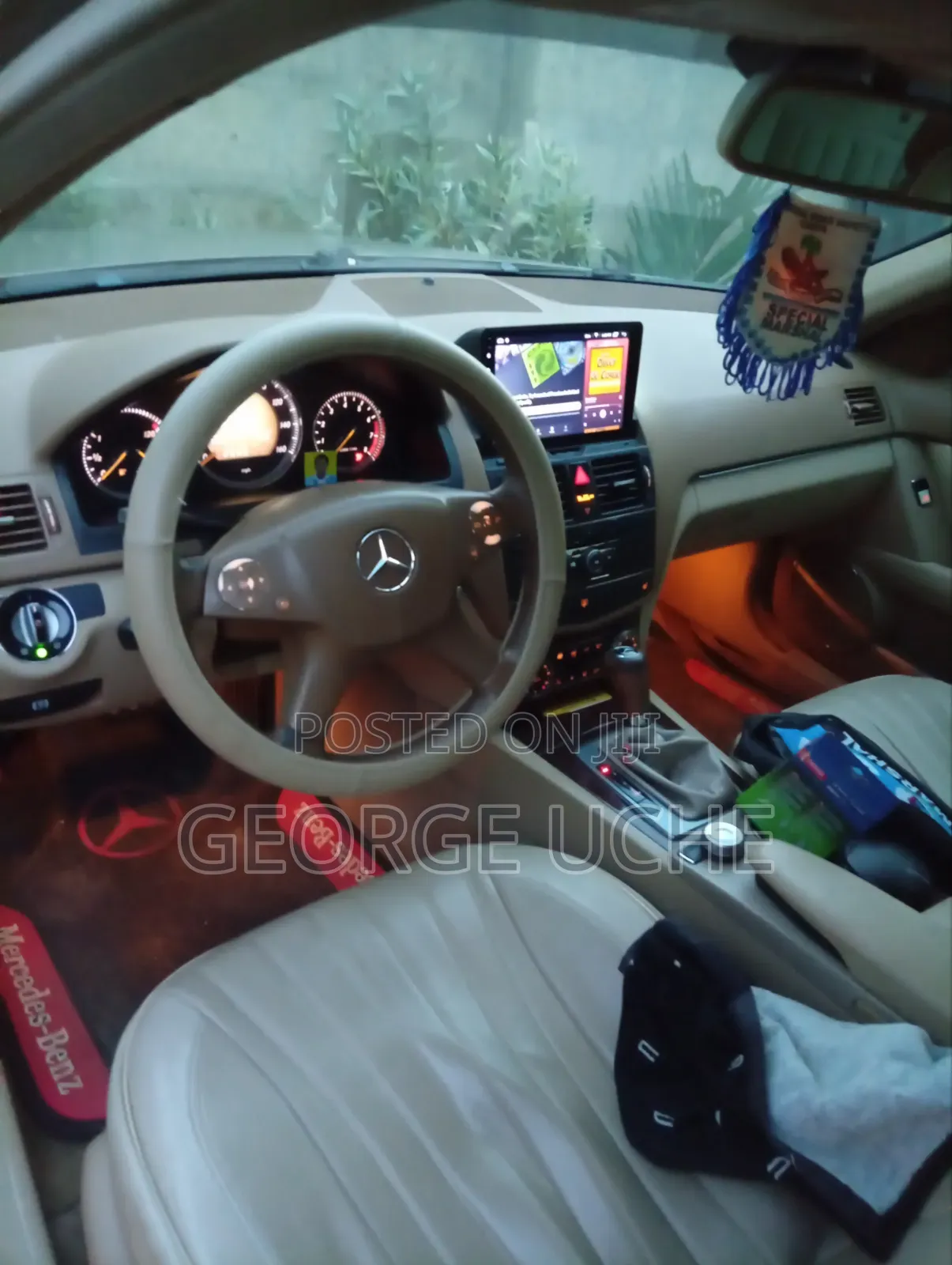 Mercedes-Benz C300 2009 Gold