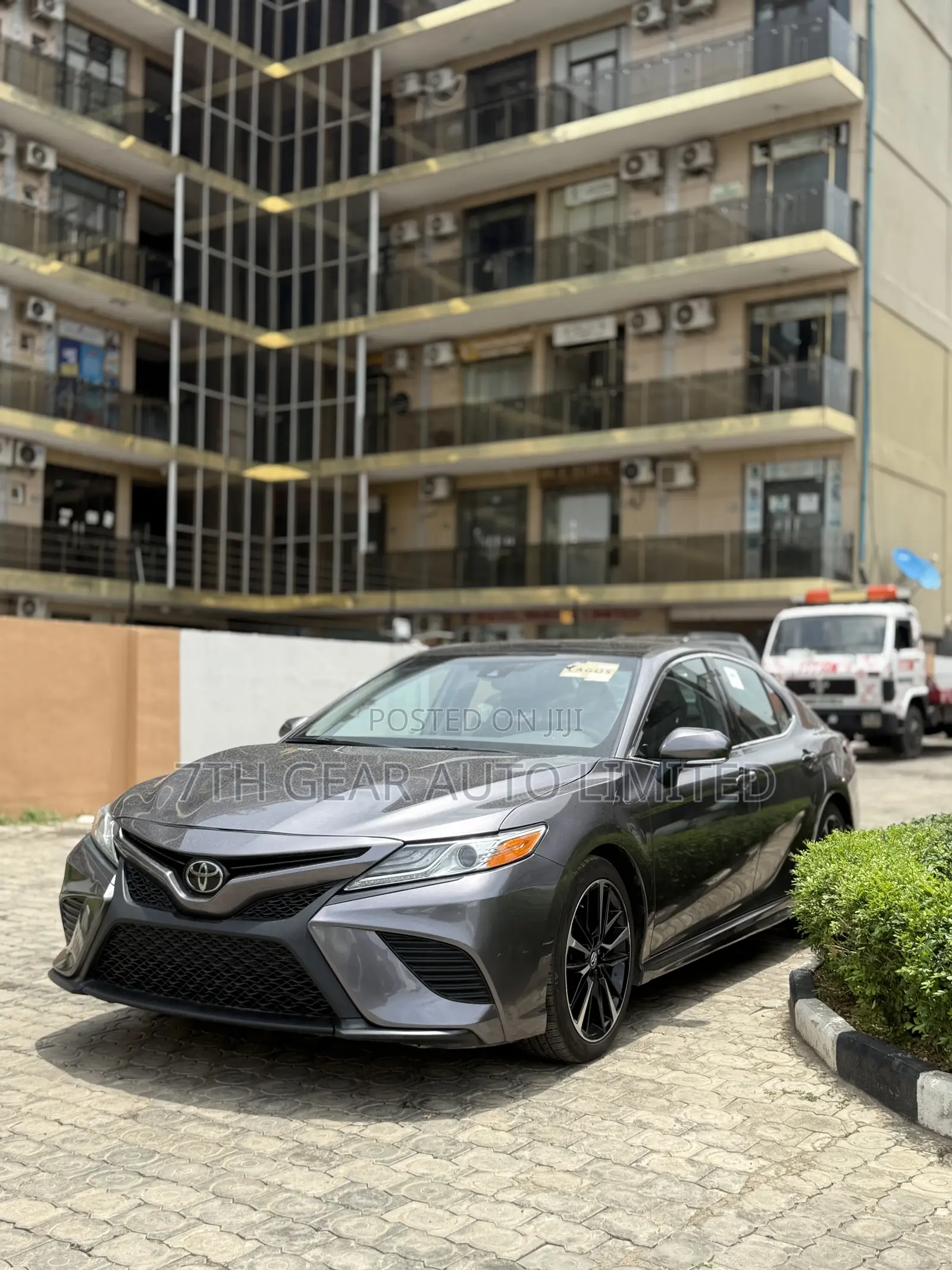 Toyota Camry SE FWD 2020 Gray