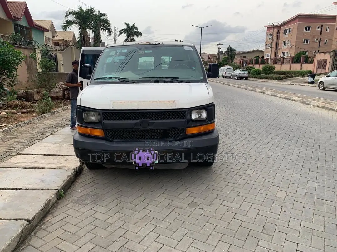 Chevrolet Suburban LT 2500 2008 White