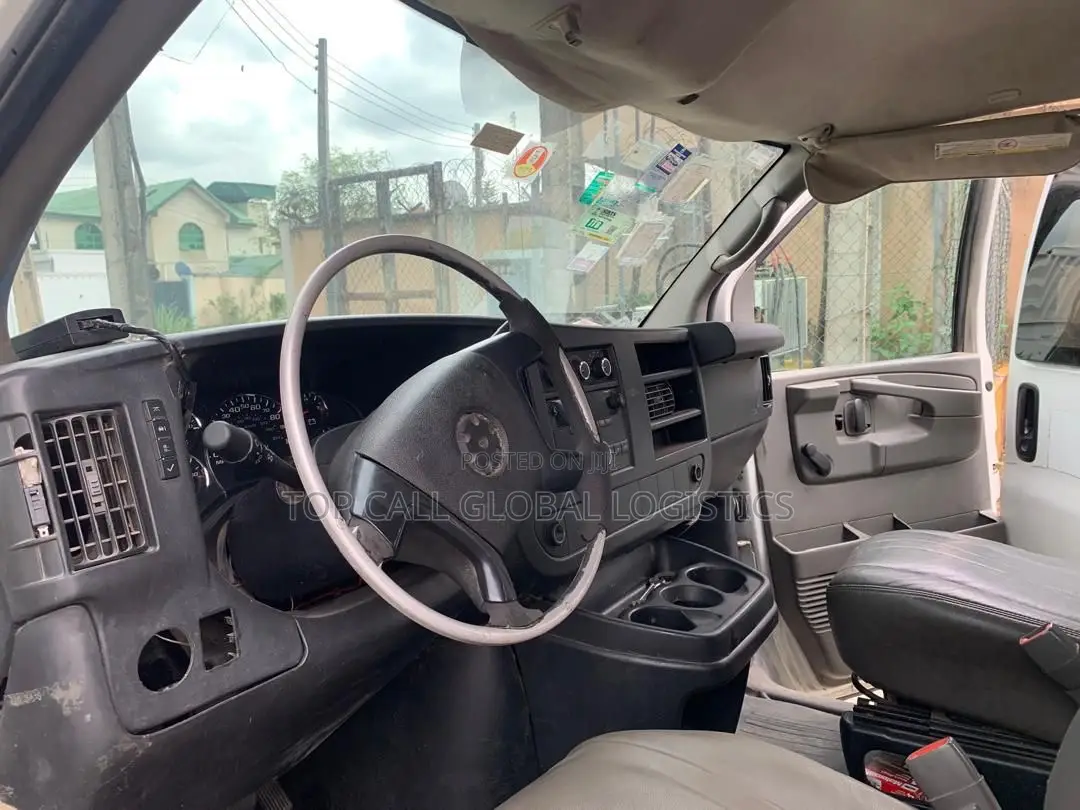 Chevrolet Suburban LT 2500 2008 White