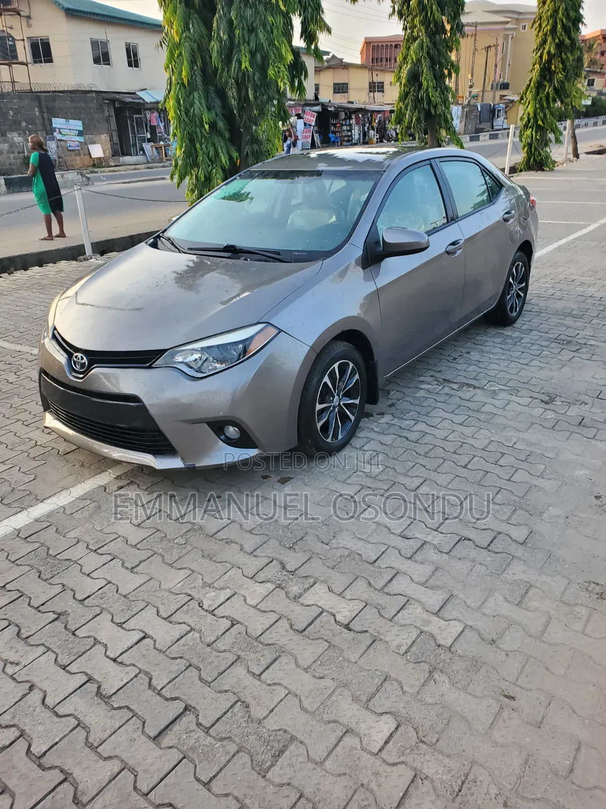 Toyota Corolla 2015 Gold