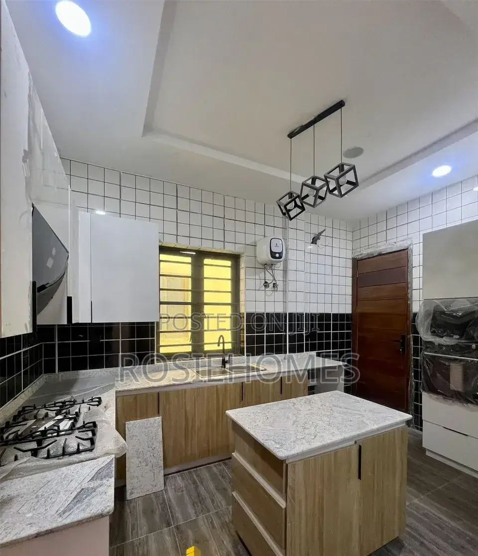 5bdrm Duplex in View Estate for rent
