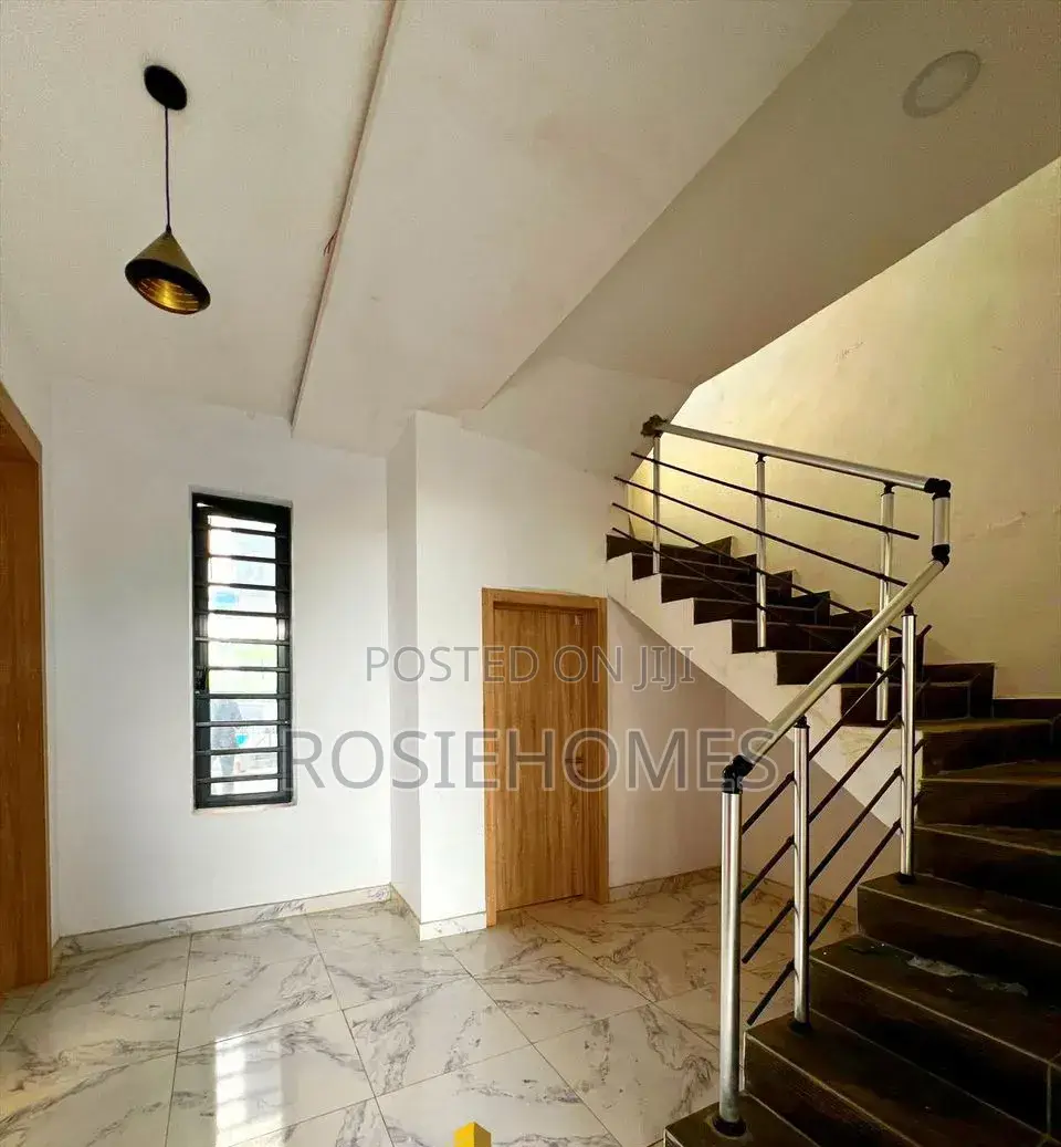 5bdrm Duplex in View Estate for rent