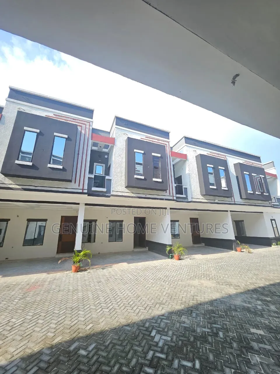 4bdrm House in Orchid Hotel Road, Chevron for sale