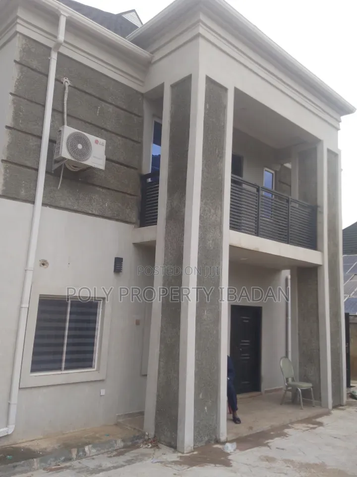 2bdrm Penthouse in Alalubosa Gra, Iyanganku for rent