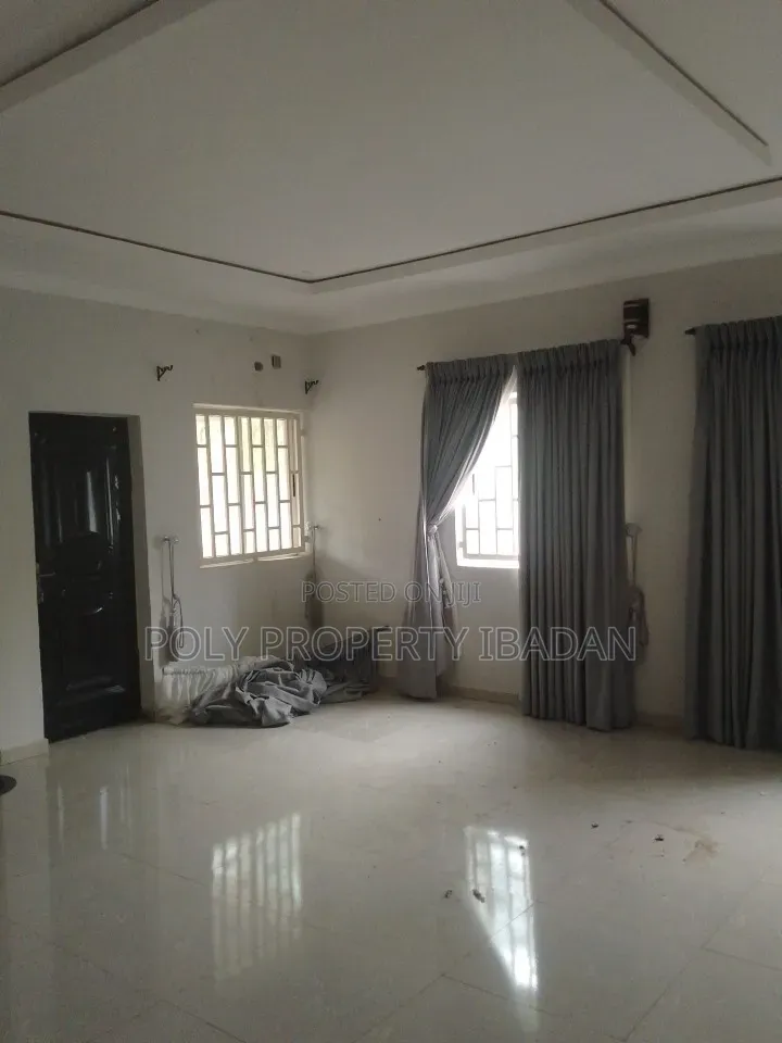2bdrm Penthouse in Alalubosa Gra, Iyanganku for rent