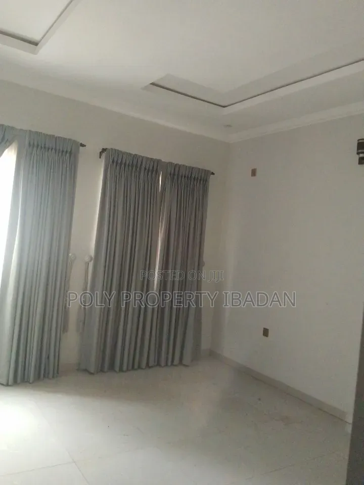 2bdrm Penthouse in Alalubosa Gra, Iyanganku for rent