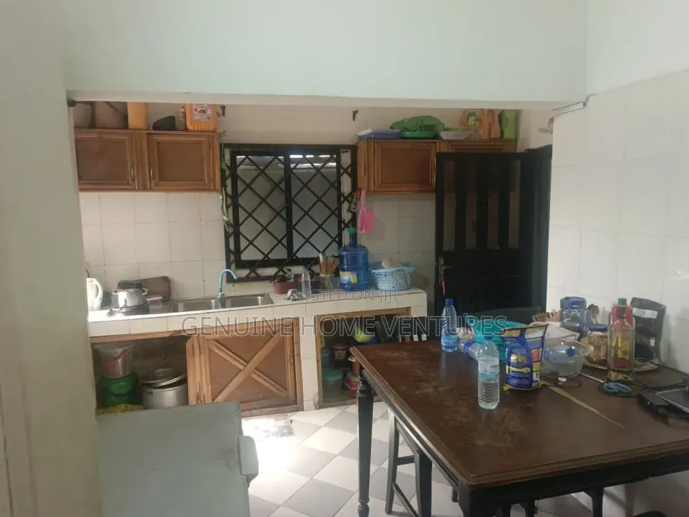 4bdrm House in Orchid Hotel Road, Chevron for sale