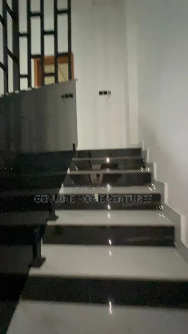 4bdrm House in Orchid Hotel Road, Chevron for sale
