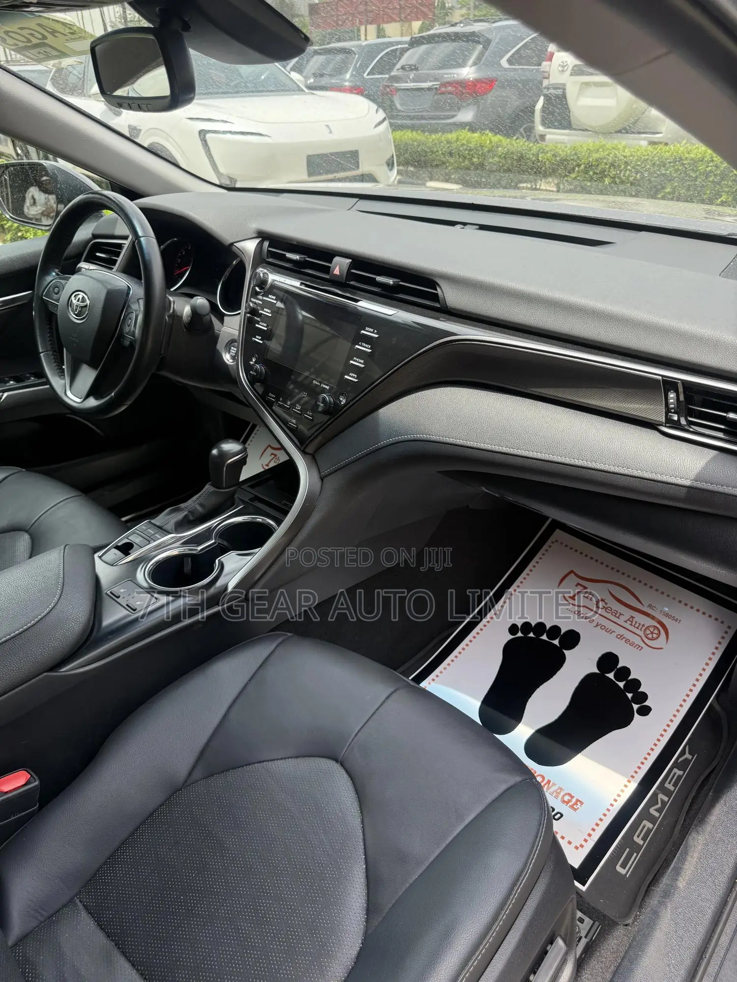 Toyota Camry SE FWD 2020 Gray