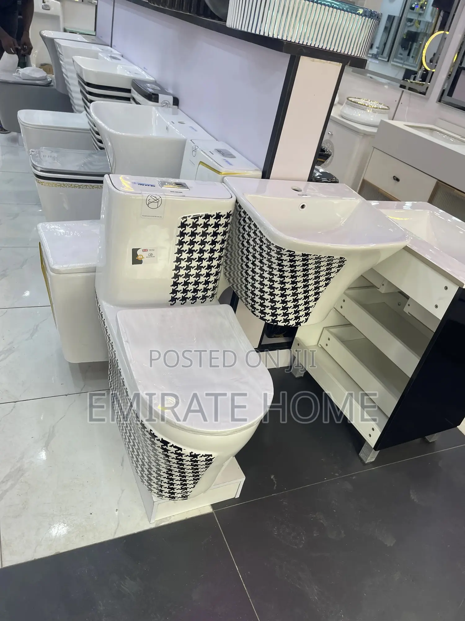 Special Water Closet With Washing Hand Basin