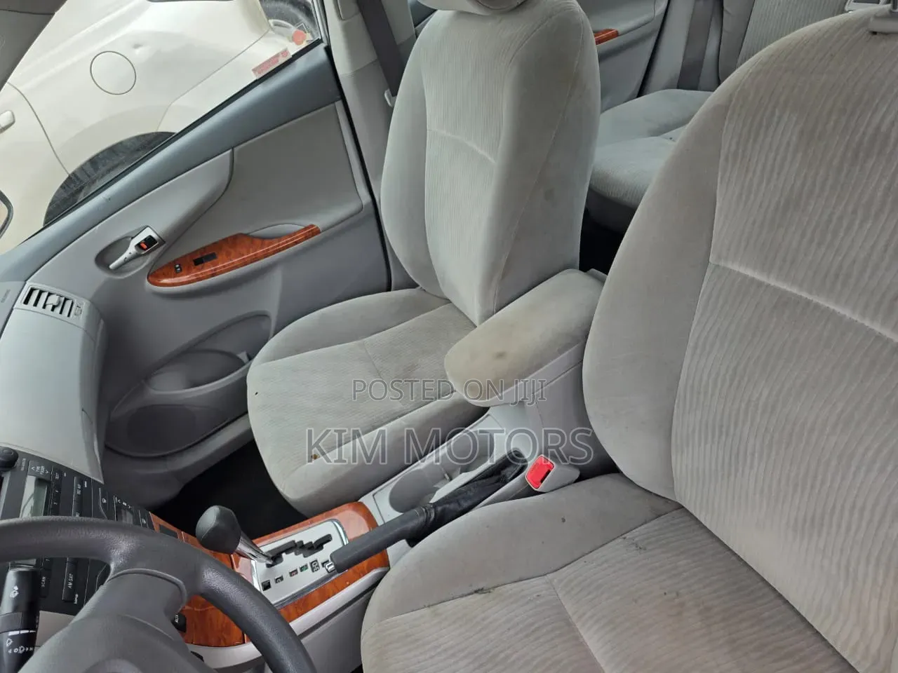 Toyota Corolla LE 4dr Sedan (1.8L 4cyl 4A) 2010 Silver