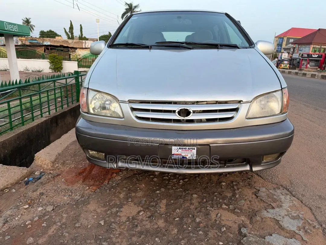 Toyota Sienna 2003 Silver