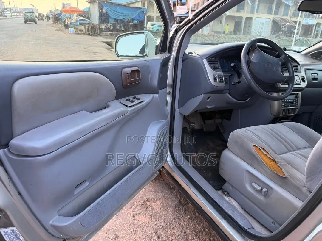 Toyota Sienna 2003 Silver