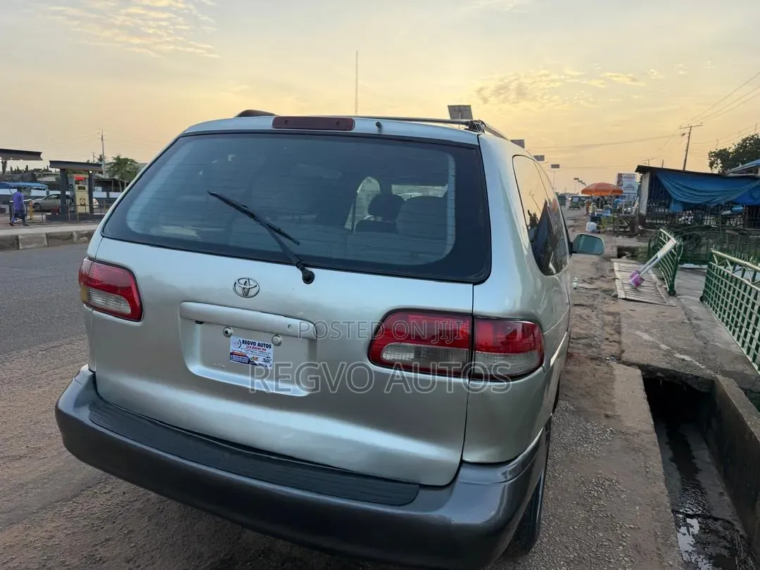 Toyota Sienna 2003 Silver