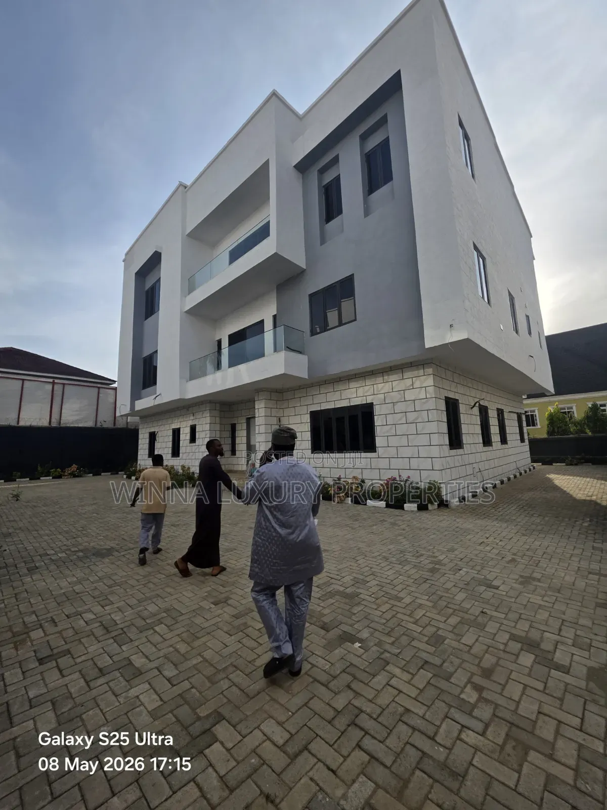 7 Bedrooms Detached Mansion