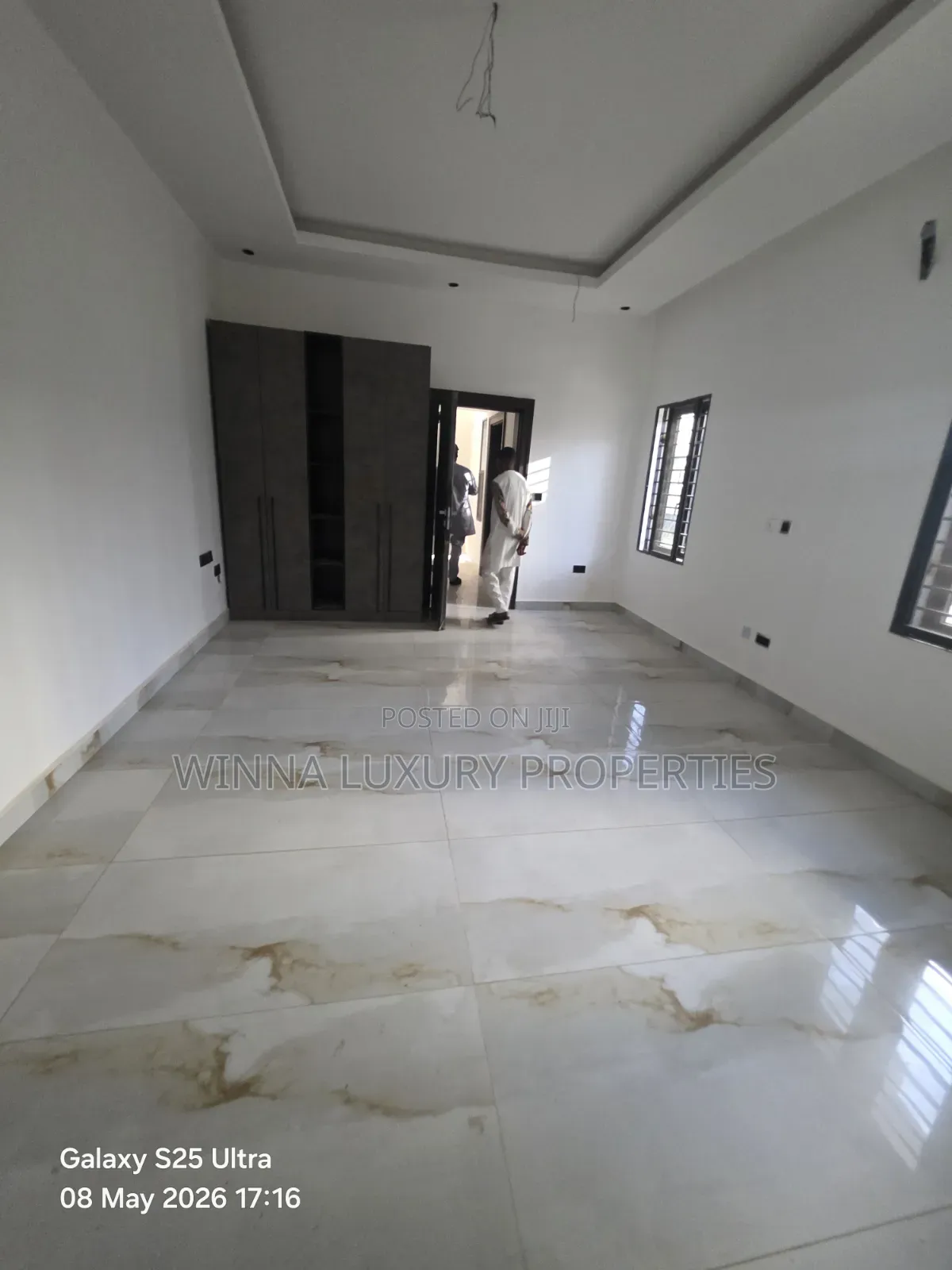 7 Bedrooms Detached Mansion