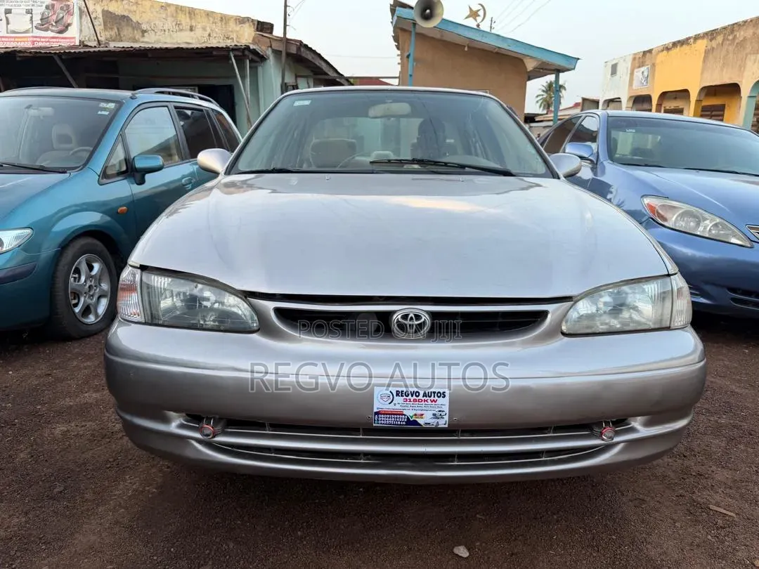 Toyota Corolla 2000 Gold