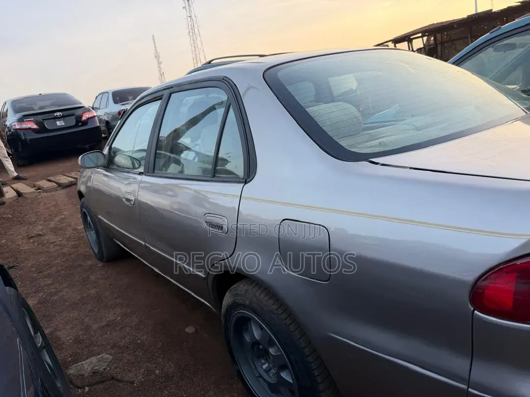 Toyota Corolla 2000 Gold