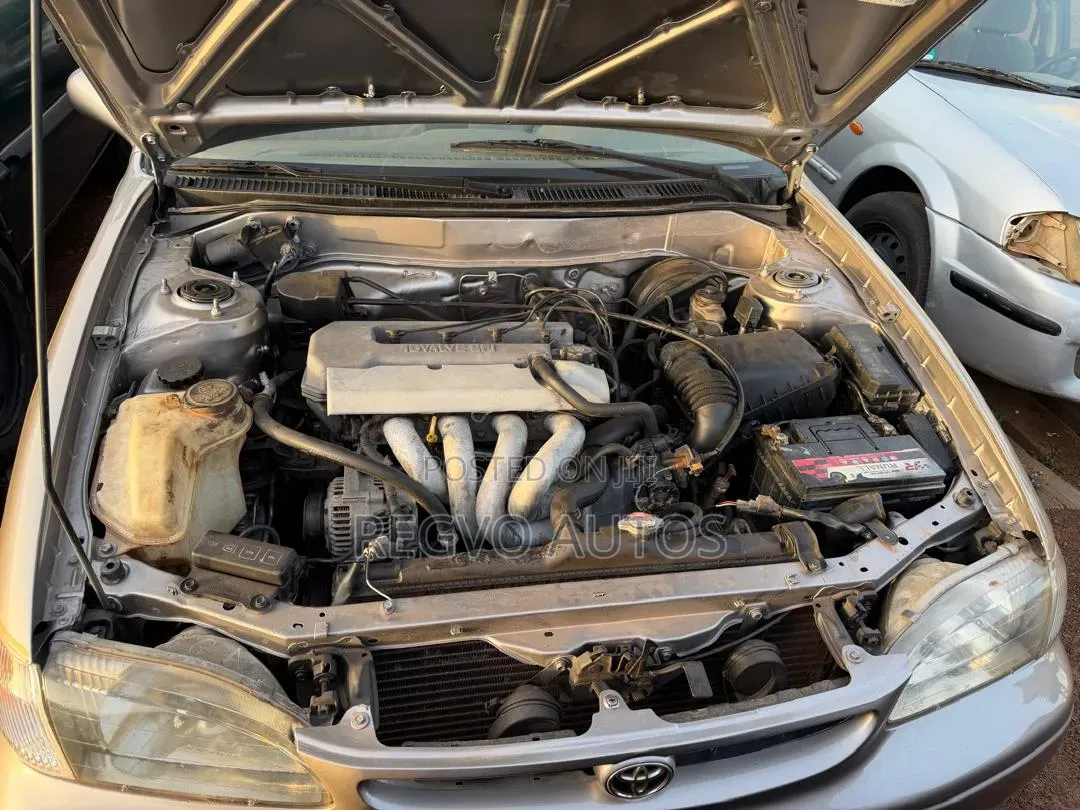 Toyota Corolla 2000 Gold