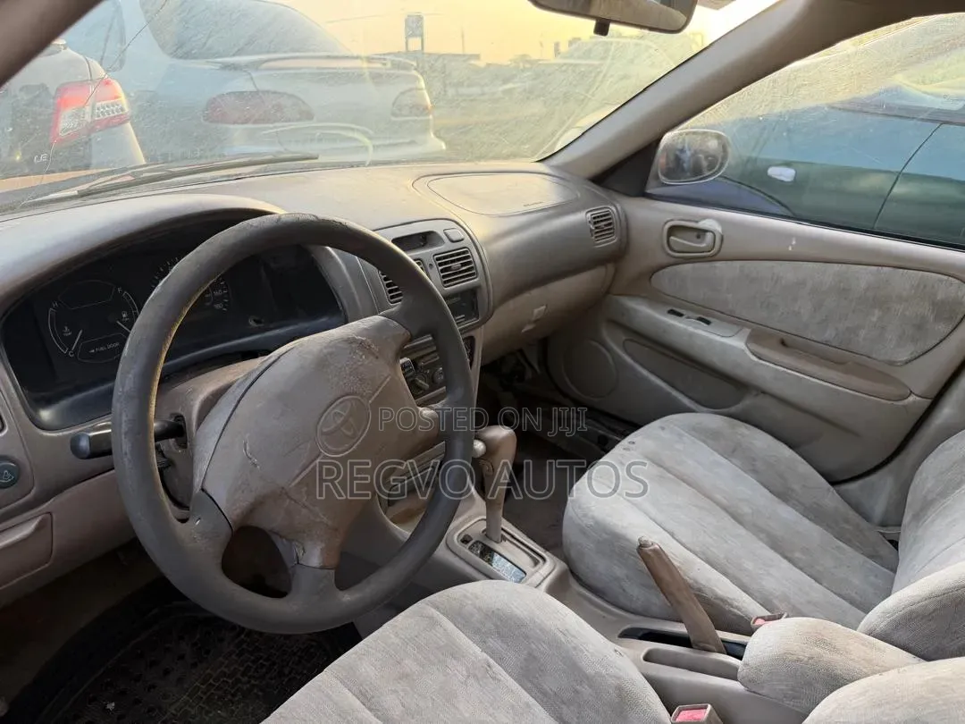 Toyota Corolla 2000 Gold