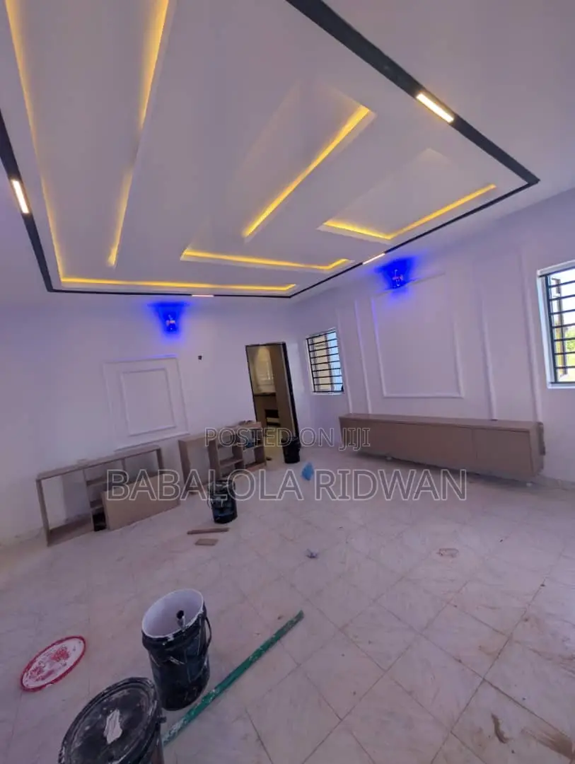 3bdrm Bungalow in Transformation Est,, Idishin for sale