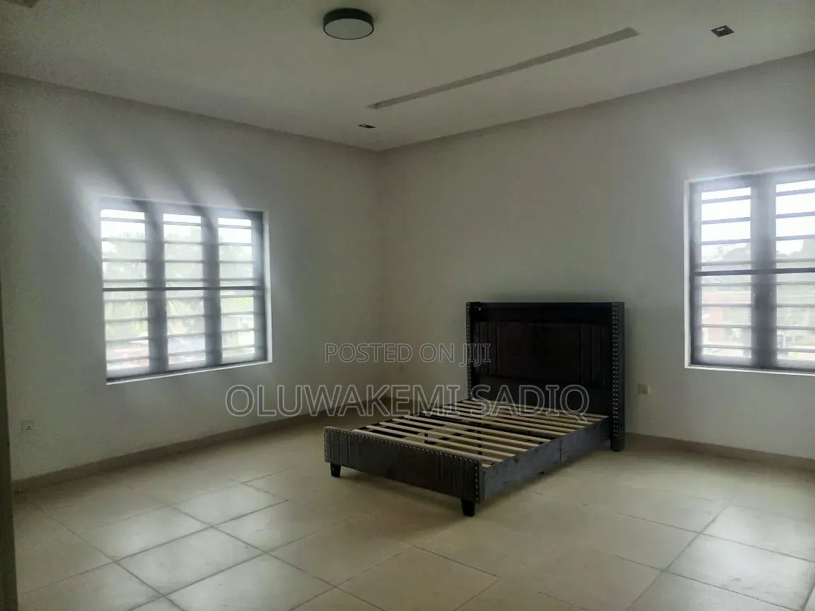 5bdrm Duplex in Ikeja, Adeniyi Jones for rent