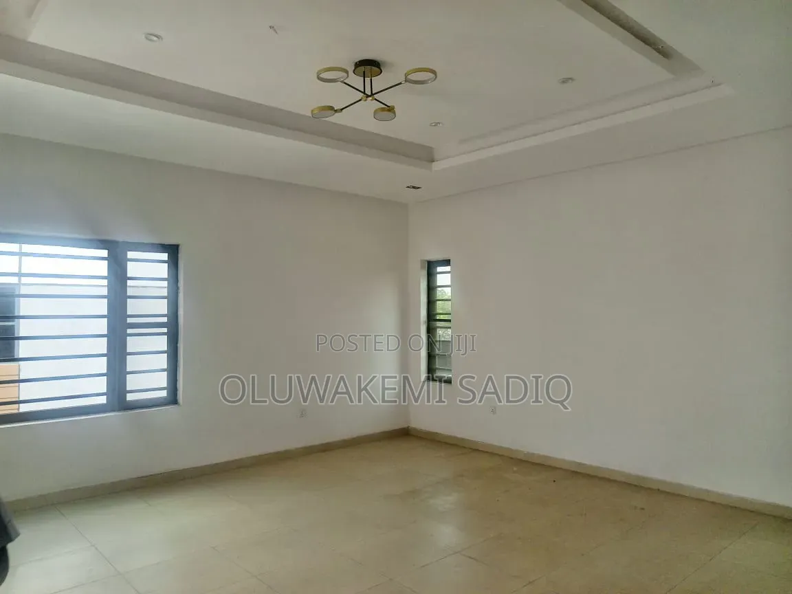 5bdrm Duplex in Ikeja, Adeniyi Jones for rent
