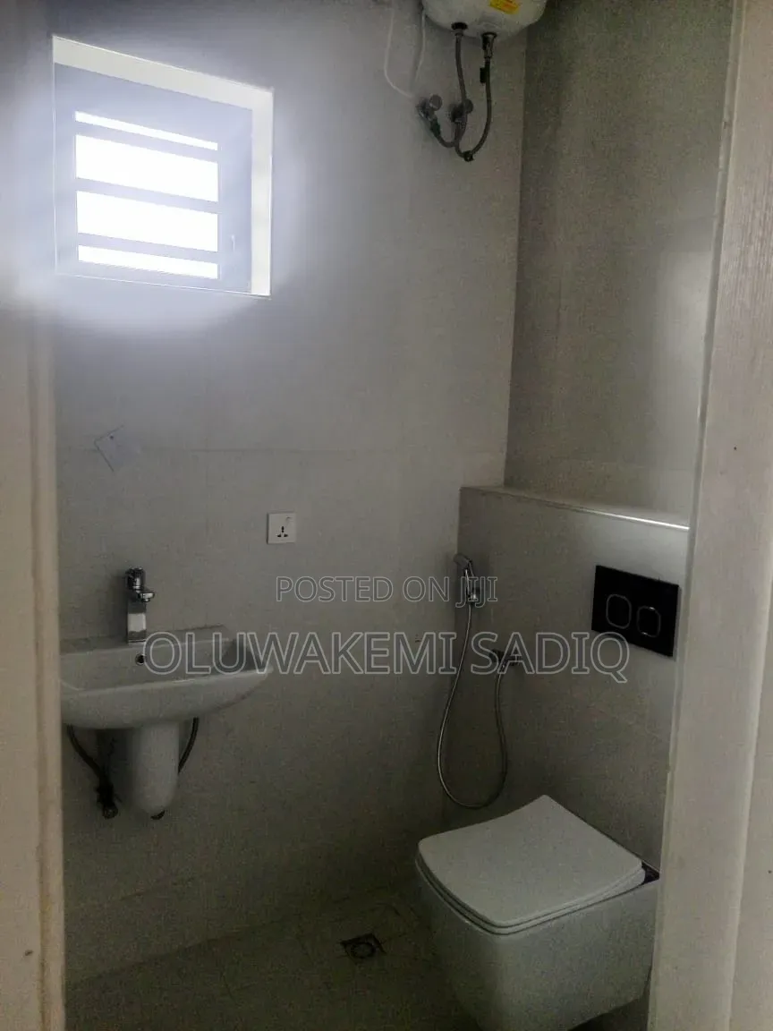 5bdrm Duplex in Ikeja, Adeniyi Jones for rent